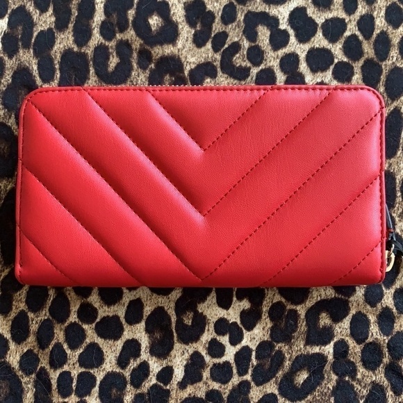 Brand New DKNY Vela Large Zip Around Red Wallet - Picture 5 of 14